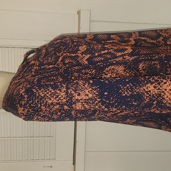 CABI SNAKESKIN PRINT BLOUSE  MEDIUM - Picture 3 of 6
